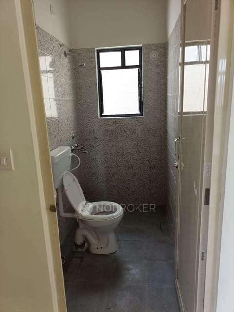 2 BHK Flat In Peninsula Address One Phase 2 For Sale  In Mamurdi