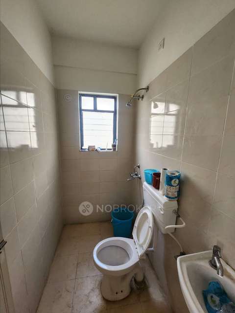 2 BHK Flat In Peninsula Address One Phase 2 For Sale  In Mamurdi