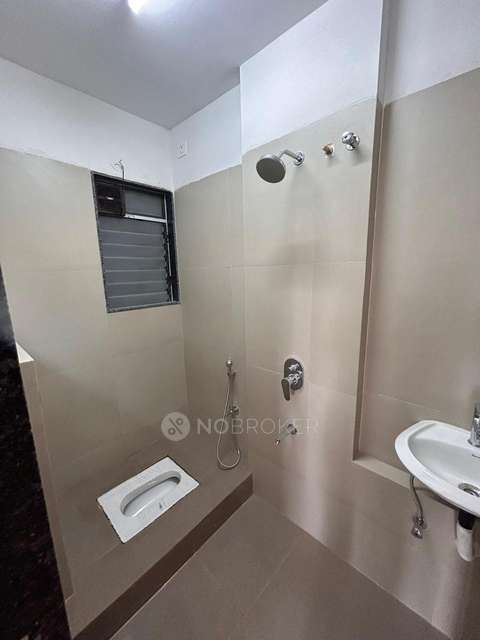 2 BHK Flat In Je And Vee Om Trimurti For Sale  In Malad East