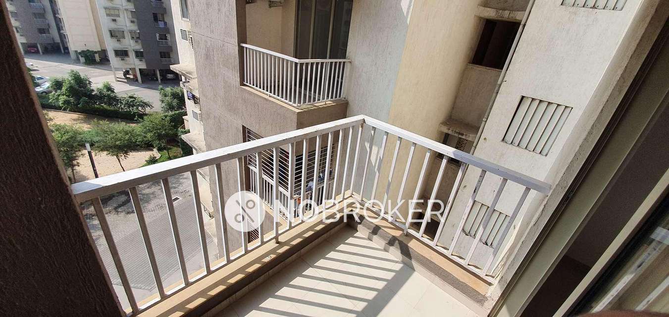 2 BHK Flat In Pacifica  For Sale  In Nilje Gaon