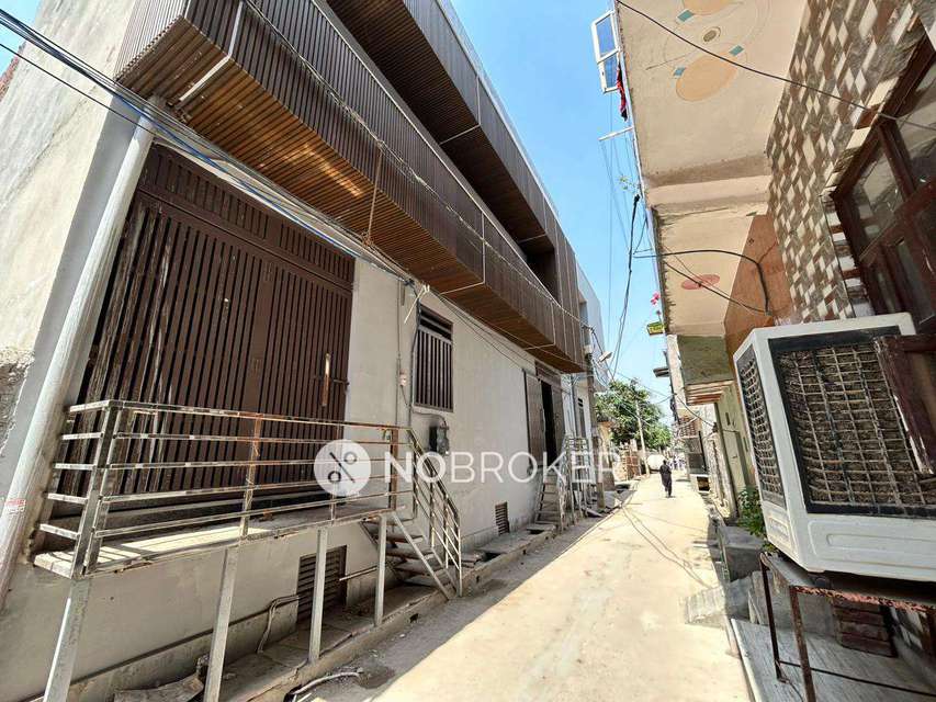 Godown/Warehouse in Budh Vihar Phase 2, Delhi for Rent 