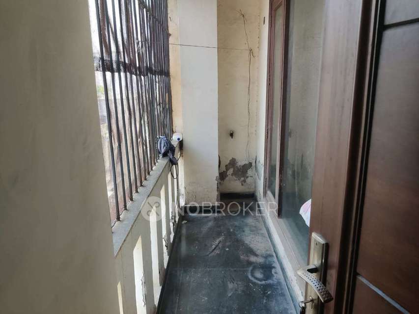 2 BHK Flat In Standalone Building  For Sale  In  Defence Colony