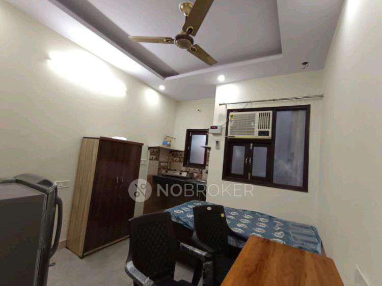 Independent House B3, Barkat Panjabi Marg, Block B, West Patel Nagar