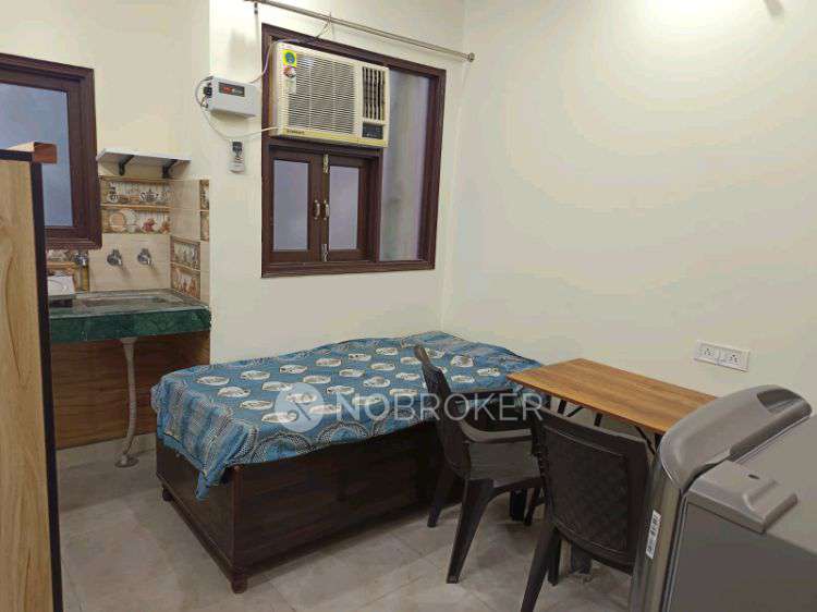 Independent House B3, Barkat Panjabi Marg, Block B, West Patel Nagar