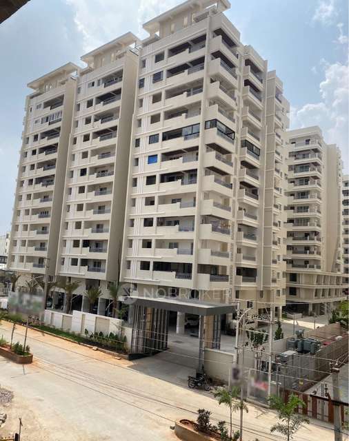 2 BHK Flat In Ganapathi Silk Tower For Sale  In Lpt Market