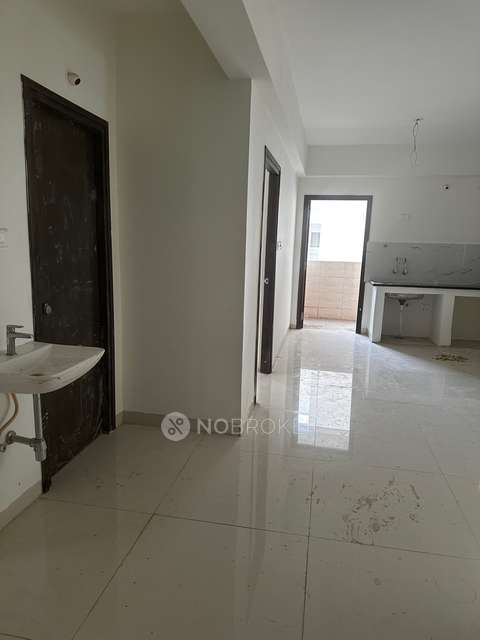 2 BHK Flat In Ganapathi Silk Tower For Sale  In Lpt Market