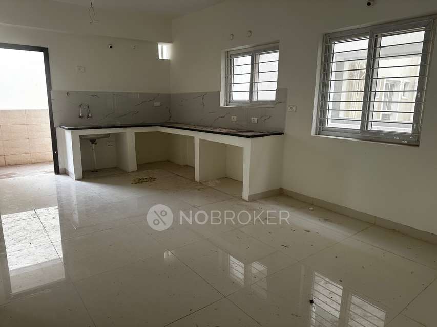 2 BHK Flat In Ganapathi Silk Tower For Sale  In Lpt Market