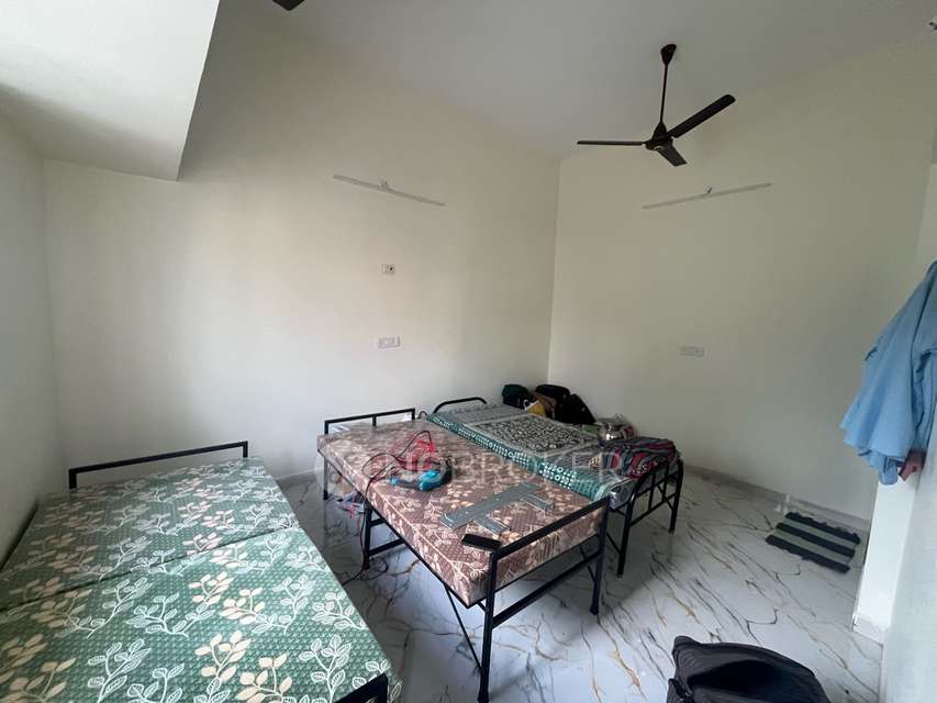 PG for Boys in New Perungalathur