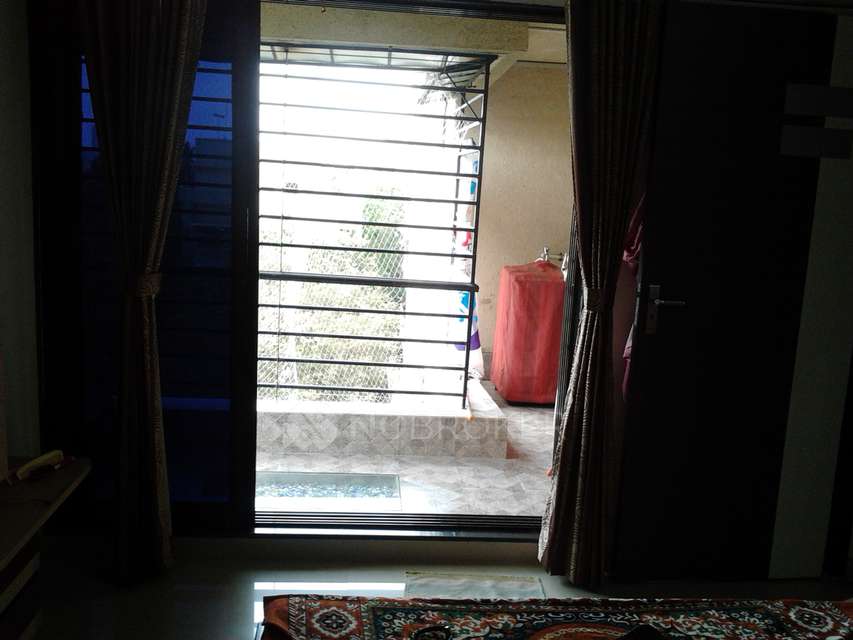 2 BHK Flat In Leela Building For Sale  In Borivali East