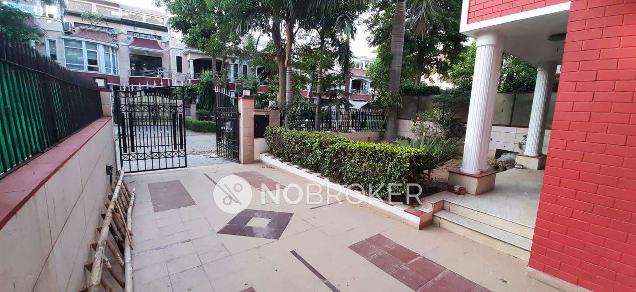 4 BHK House For Sale  In Sector 57