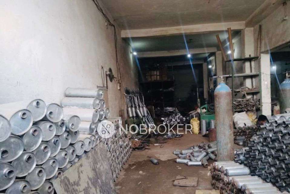 Godown/Warehouse in  Khazoori Khas, Delhi for Rent 