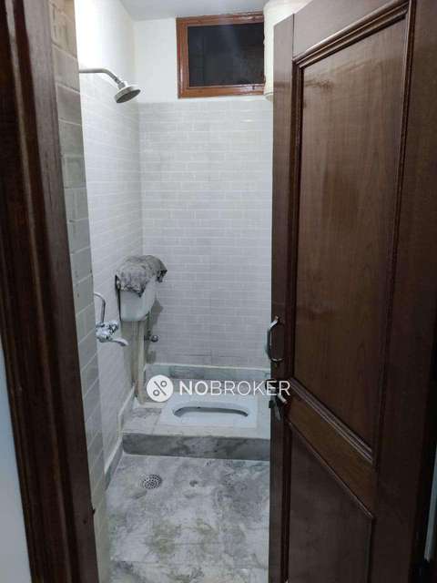 3 BHK Flat In Standalone Building  For Sale  In  East Of Kailash