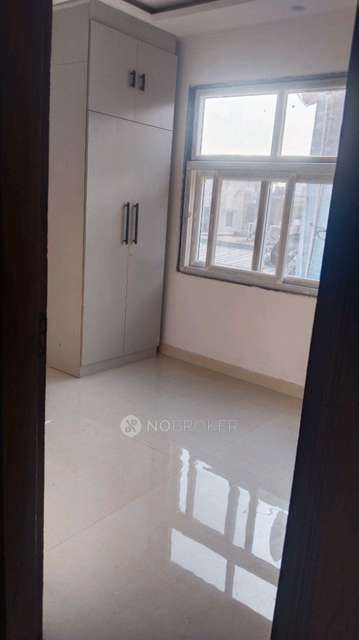3 BHK Flat For Sale  In Mayur Vihar