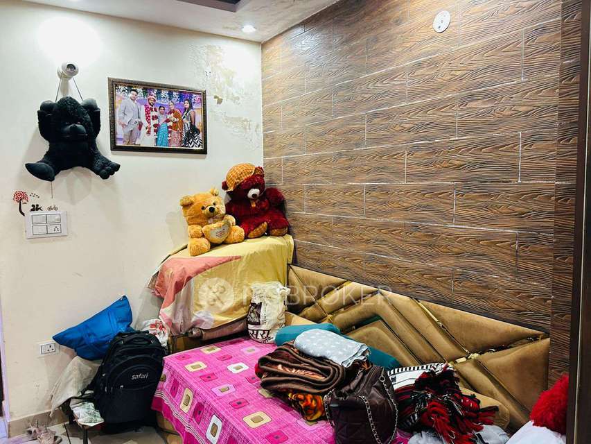 2 BHK Flat In Shree Radha Apartments For Sale  In Razapur Khurd