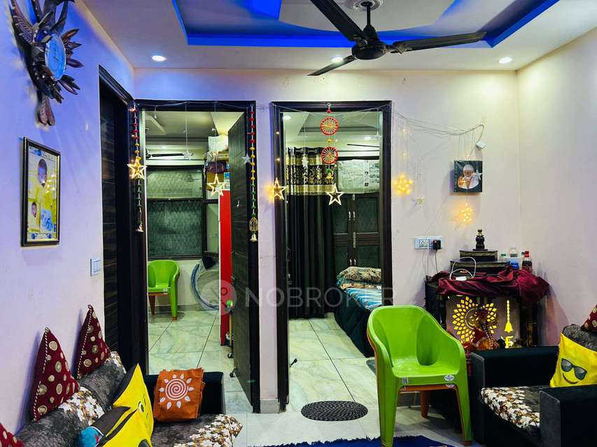 2 BHK Flat In Shree Radha Apartments For Sale  In Razapur Khurd