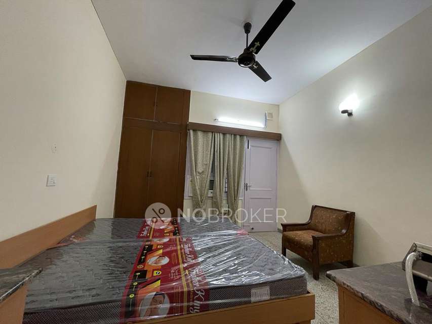 1 RK Flat In Standalone Building  for Rent  In Sector 27