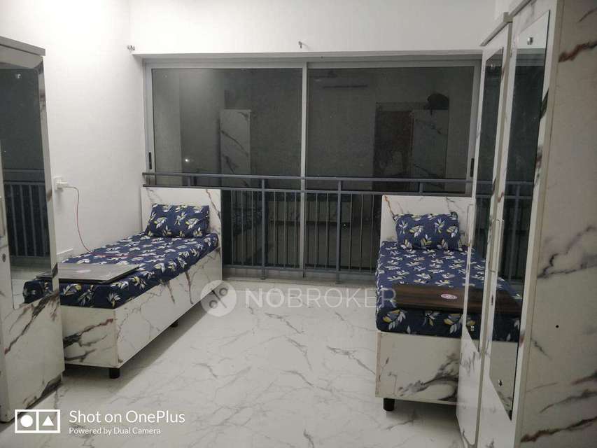 PG for Anyone in Dahisar Check Naka