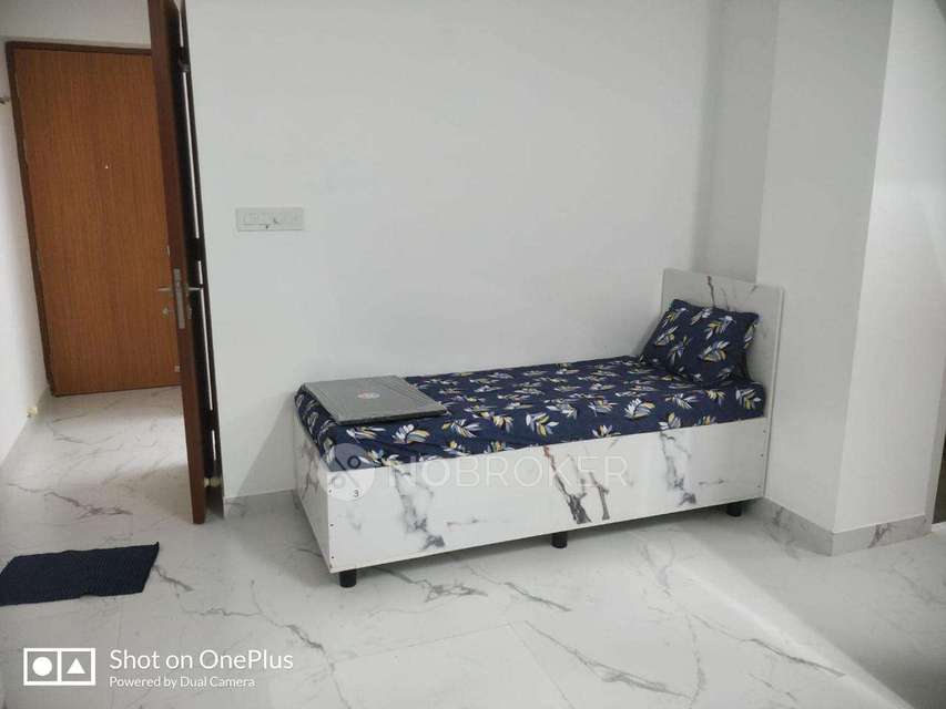 PG for Anyone in Dahisar Check Naka