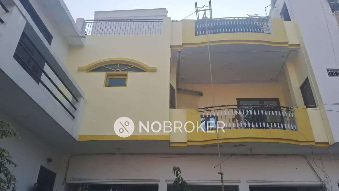 1 RK Flat In Standalone Building  for Rent  In Sector 7