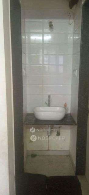 1 BHK Flat In Monthon Society A Wing for Rent  In Bharat Petrol Pump