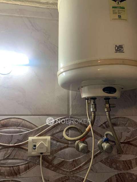 3 BHK Flat In Freedom Fighters Enclave For Sale  In Sainik Farm