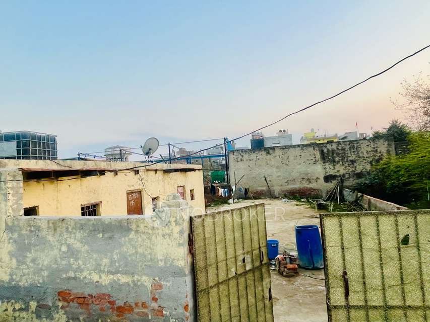 Godown/Warehouse in Sorkha, Noida for Rent 