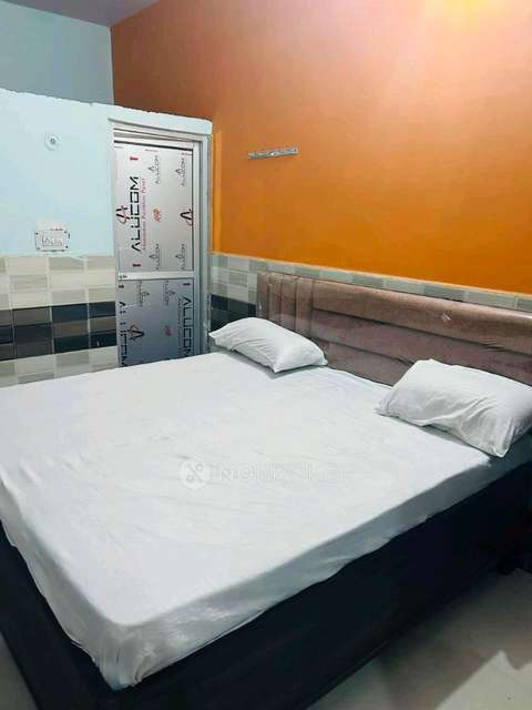 PG for Boys in Lal Kuan 