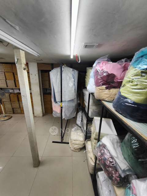 Showroom in Dadar West, Mumbai for sale 