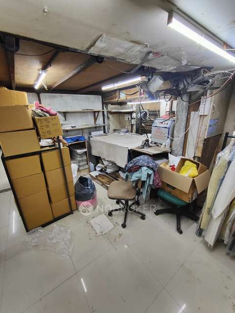 Showroom in Dadar West, Mumbai for sale 