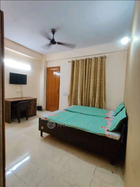 PG for Boys in Sector 18