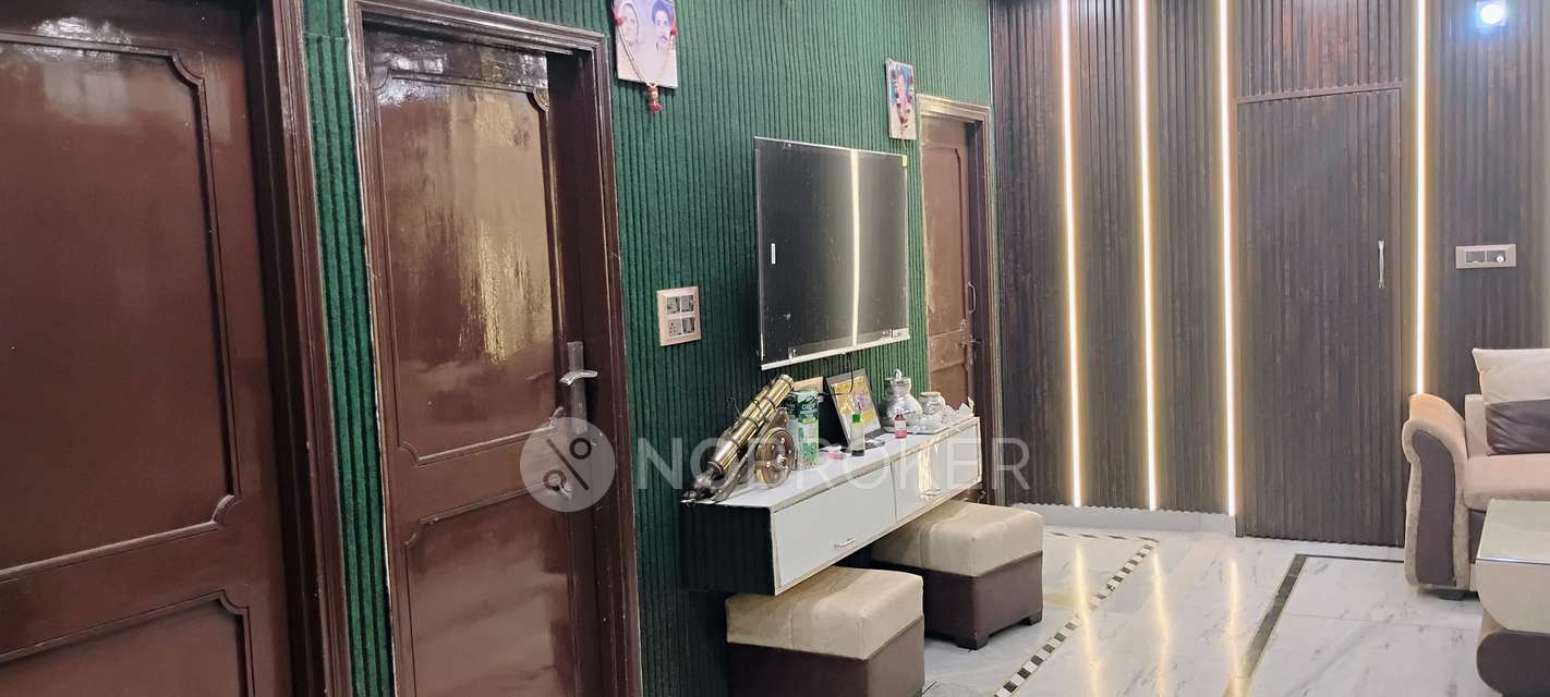 3 BHK Flat In Adarsh Nagar For Sale  In Adarsh Nagar