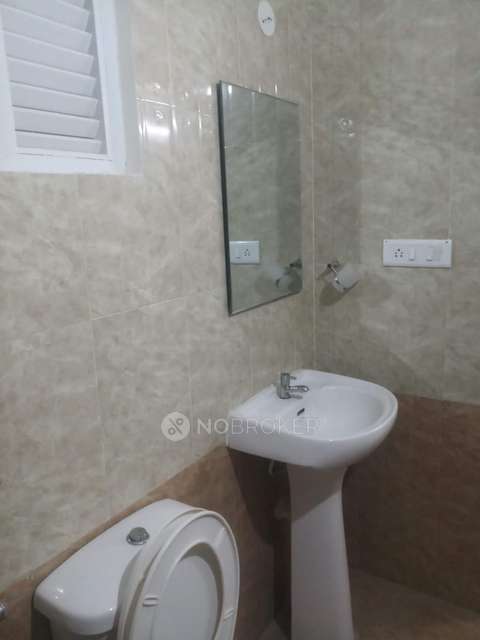 2 BHK Flat In Vakil Daffodils For Sale  In Madiwala