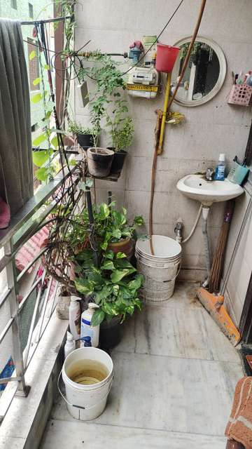 2 BHK Flat In D85 For Sale  In Laxmi Nagar Metro Station