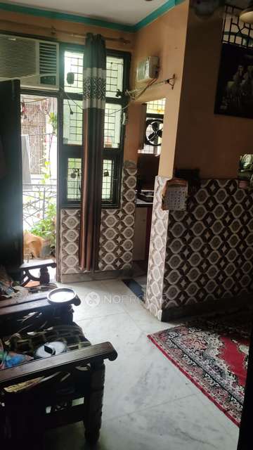 2 BHK Flat In D85 For Sale  In Laxmi Nagar Metro Station