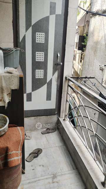 2 BHK Flat In D85 For Sale  In Laxmi Nagar Metro Station