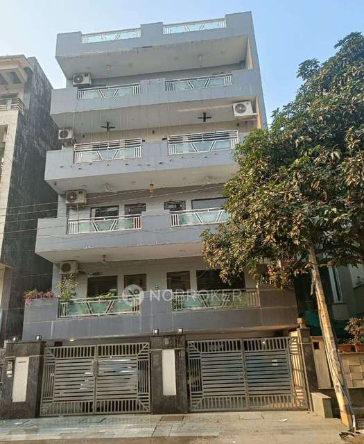 4 BHK Flat In Sb For Sale  In  Pitampura