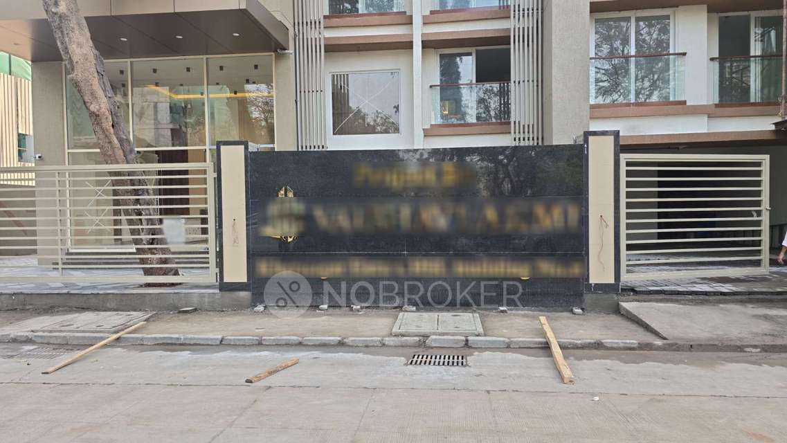 2 BHK Flat In Vaibhavlaxmi Address 51, Bandra East for Lease  In Bandra East