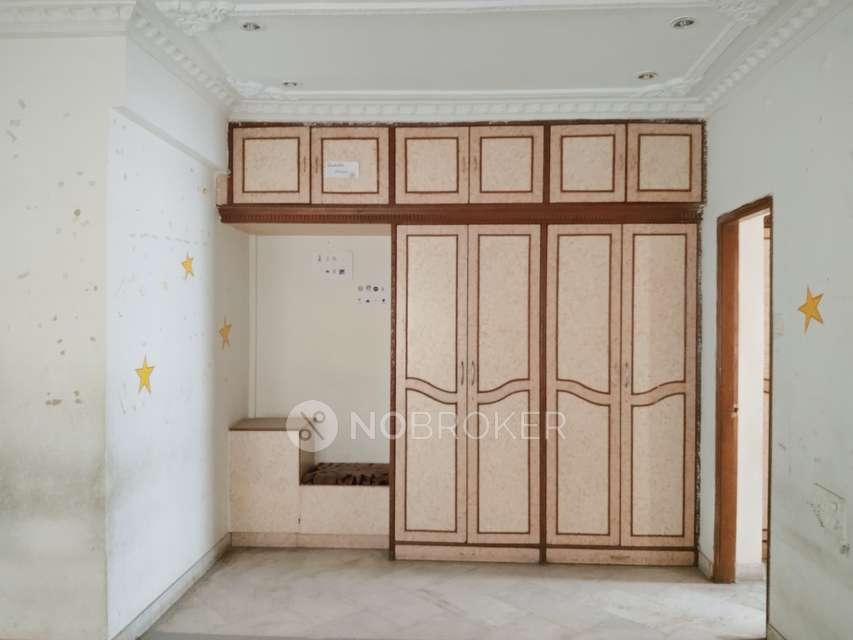 4+ BHK House For Sale  In New Nallakunta