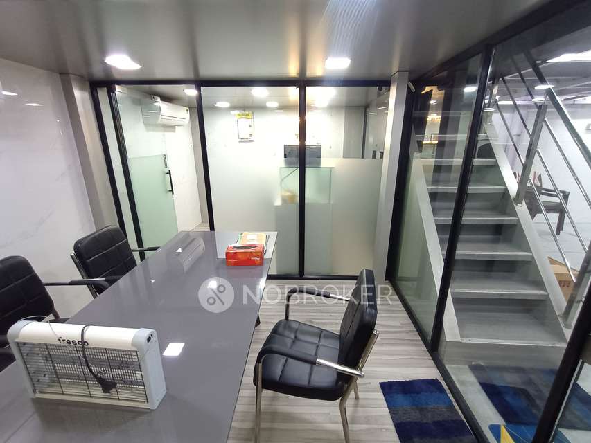 Office Space in Kandivali West, Mumbai for sale 