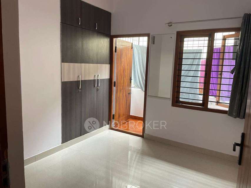 Single Room for Male In 3 BHK  In Halasuru 