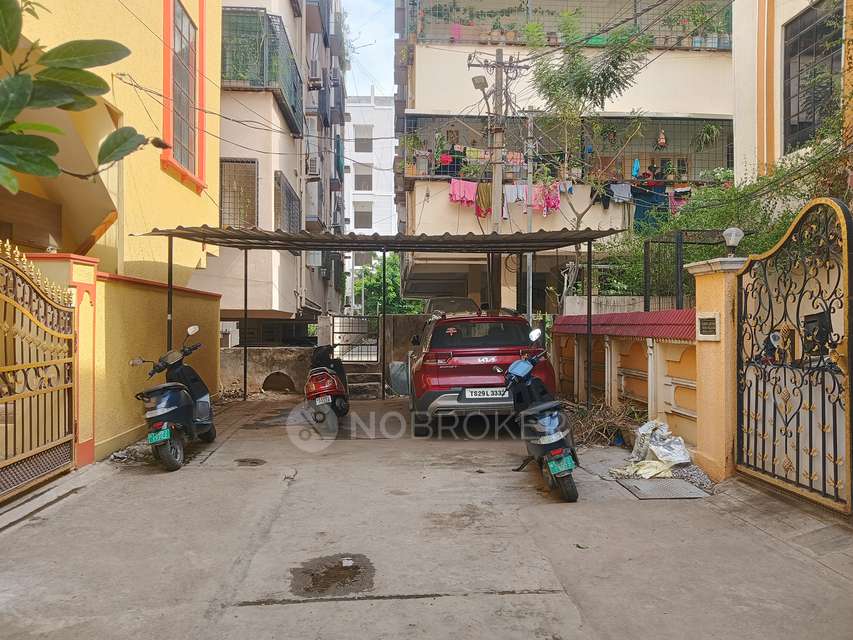 4+ BHK House For Sale  In Kukatpally