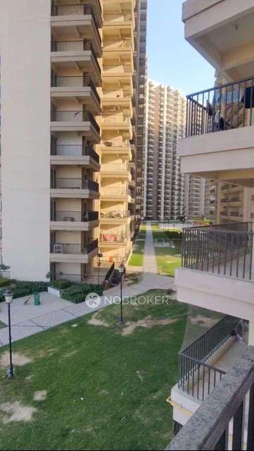 2 BHK Flat In 16th Parkview For Sale  In  Gaur Yamuna City