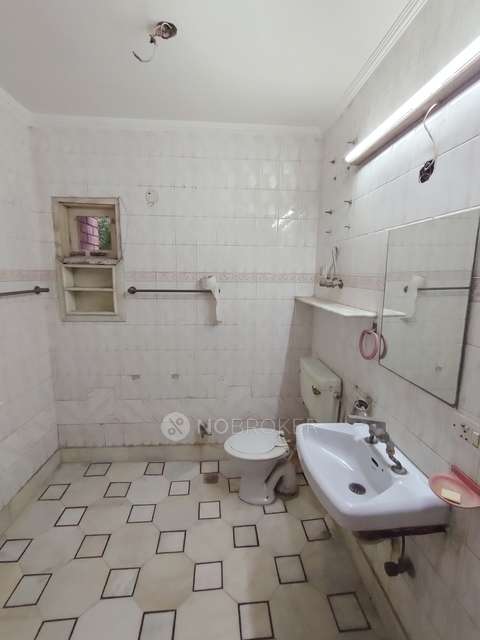 3 BHK Flat In Rang Rasayan Apts., Rohini-13, Northwest Delhi For Sale  In Sector 13 Rohini