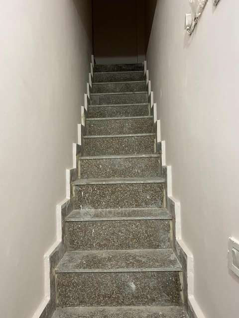 4+ BHK Flat In Rwa Jasola , Jasola For Sale  In Tughlakabad