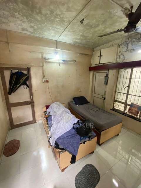 Shared Room for Male In 3 BHK  In Navi Peth In Laxmi Park Colony, Sadashiv Peth