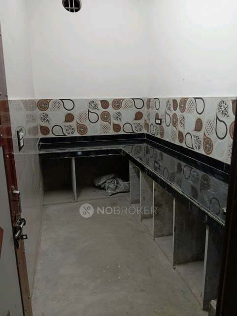 PG for Girls in Ghukna