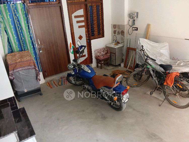 PG for Girls in Ghukna