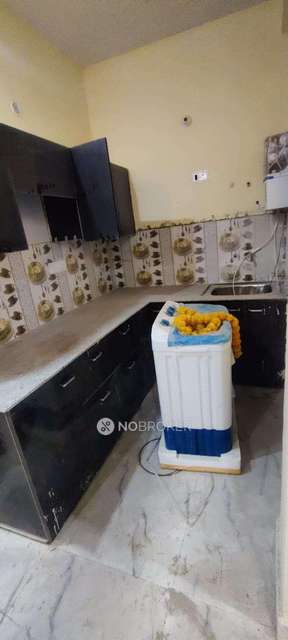 2 BHK Flat In Aps Hanum For Sale  In Sector 62