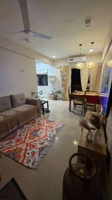 Single Room for Female In 2 BHK  In Kumar Shantiniketan Phase 1 In Pashan