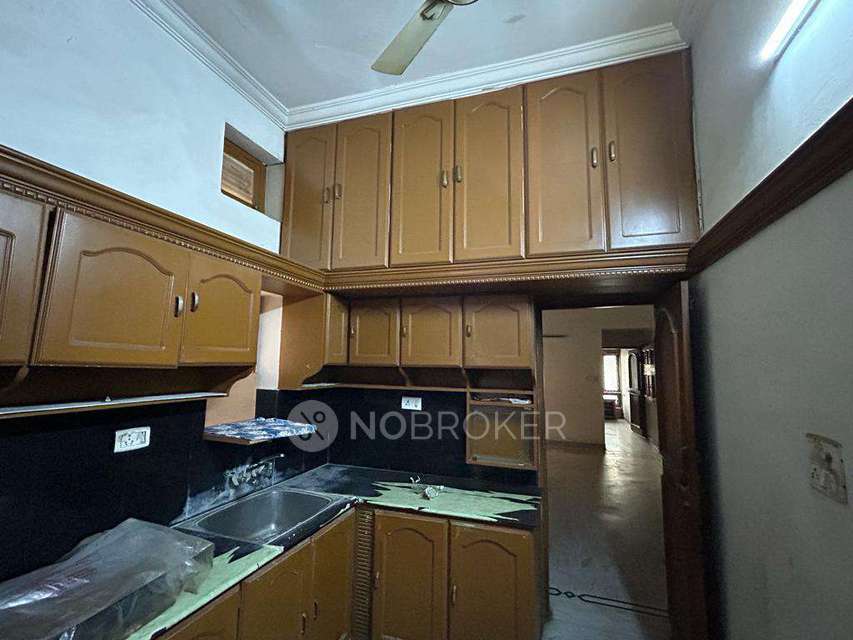 4+ BHK House For Sale  In Sanjeeva Reddy Nagar, Hyderabad